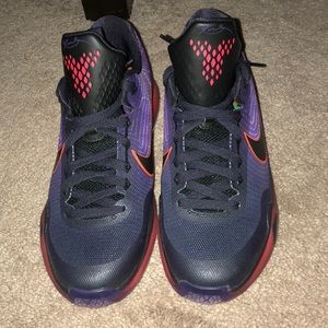 Kobe youth shoes size 6 fits like a men’s 6